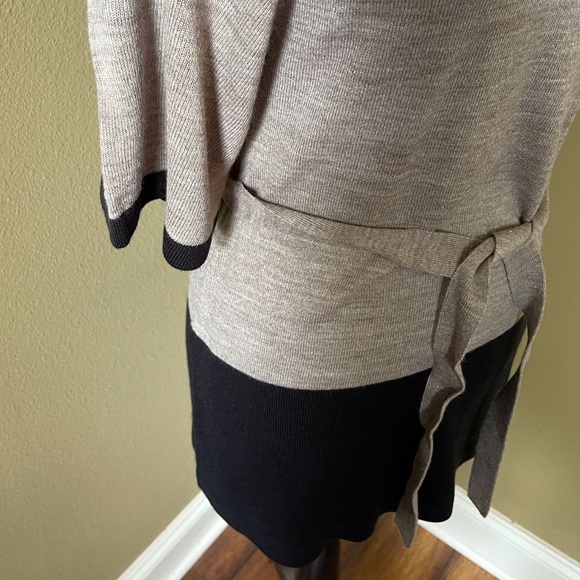 The Limited black and beige top.   Size S - Picture 4 of 6